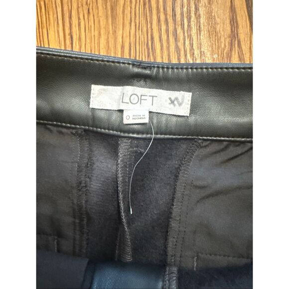 LOFT Black Faux Leather Pleated Front Slim Tapered Ankle Trouser Pants Size 0 - Picture 3 of 5